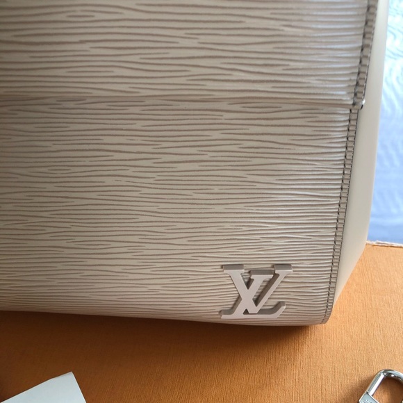 Louis Vuitton Cluny MM - Picture 4 of 16